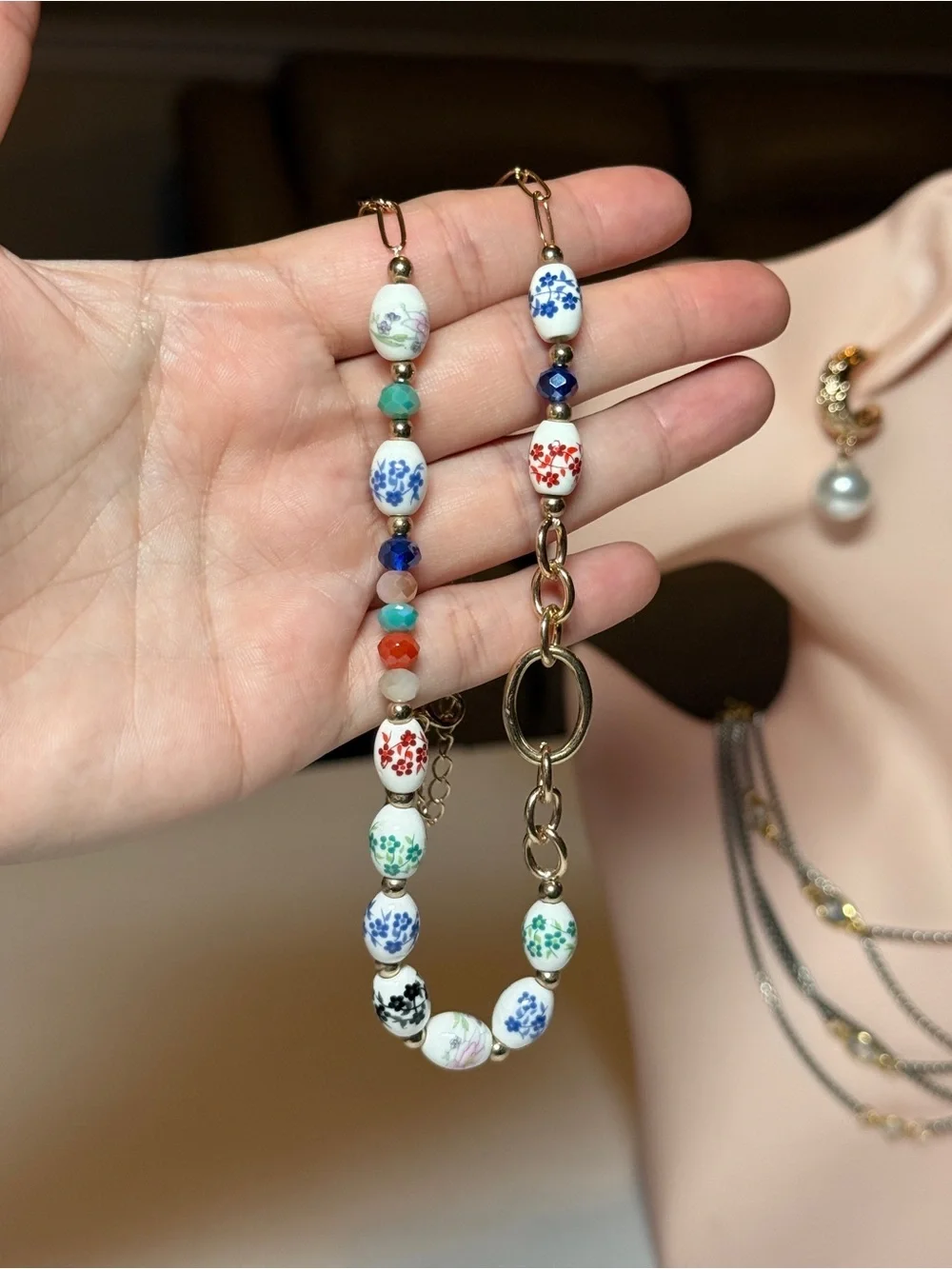 Trendy Floral Bead Necklace in Multicolor